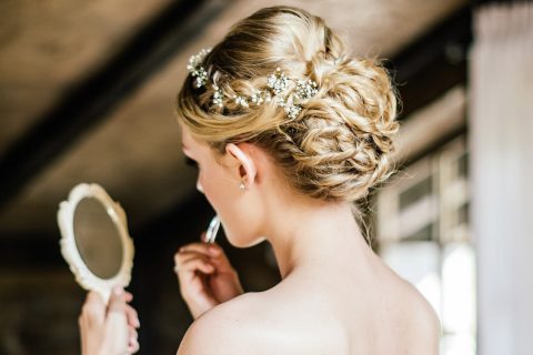 Braut in der Alm Chalet Suite für Get ready am Hochzeitsmorgen im Relais Chalet Wilhelmy